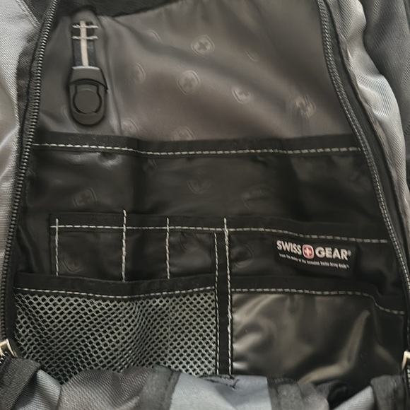 Swiss Gear Laptop backpack in black/ grey with laptop sleeve & tablet sleeve - Picture 5 of 16